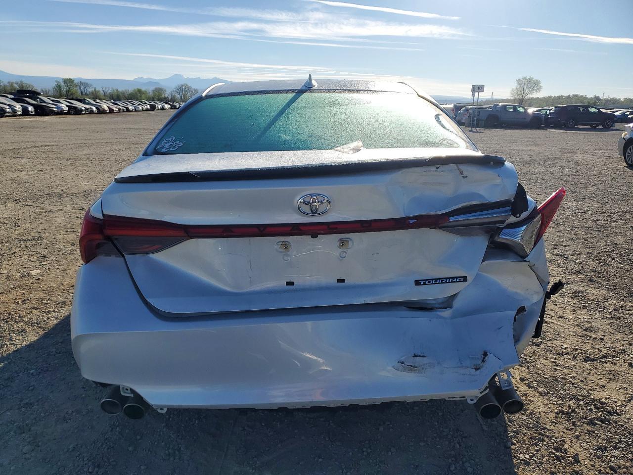 2019 Toyota Avalon Touring - Image 6