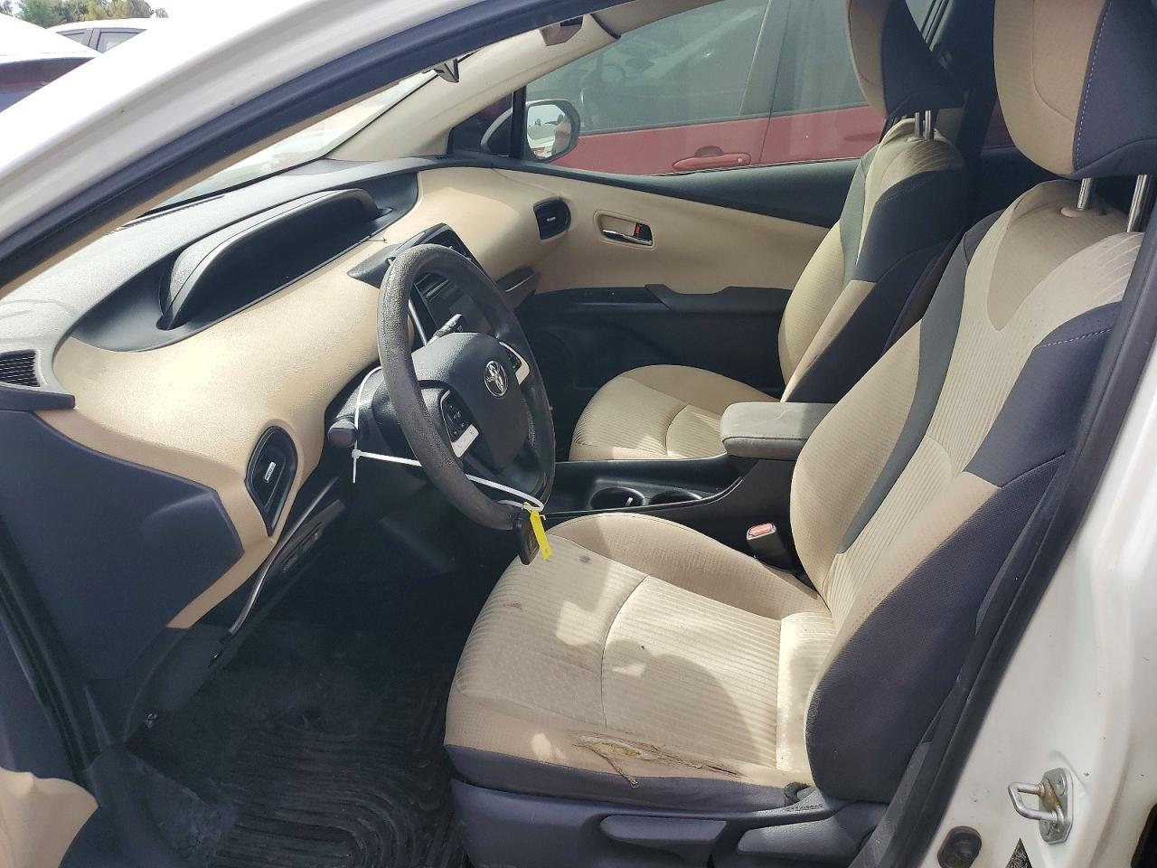 2016 Toyota Prius Two - Фото 7