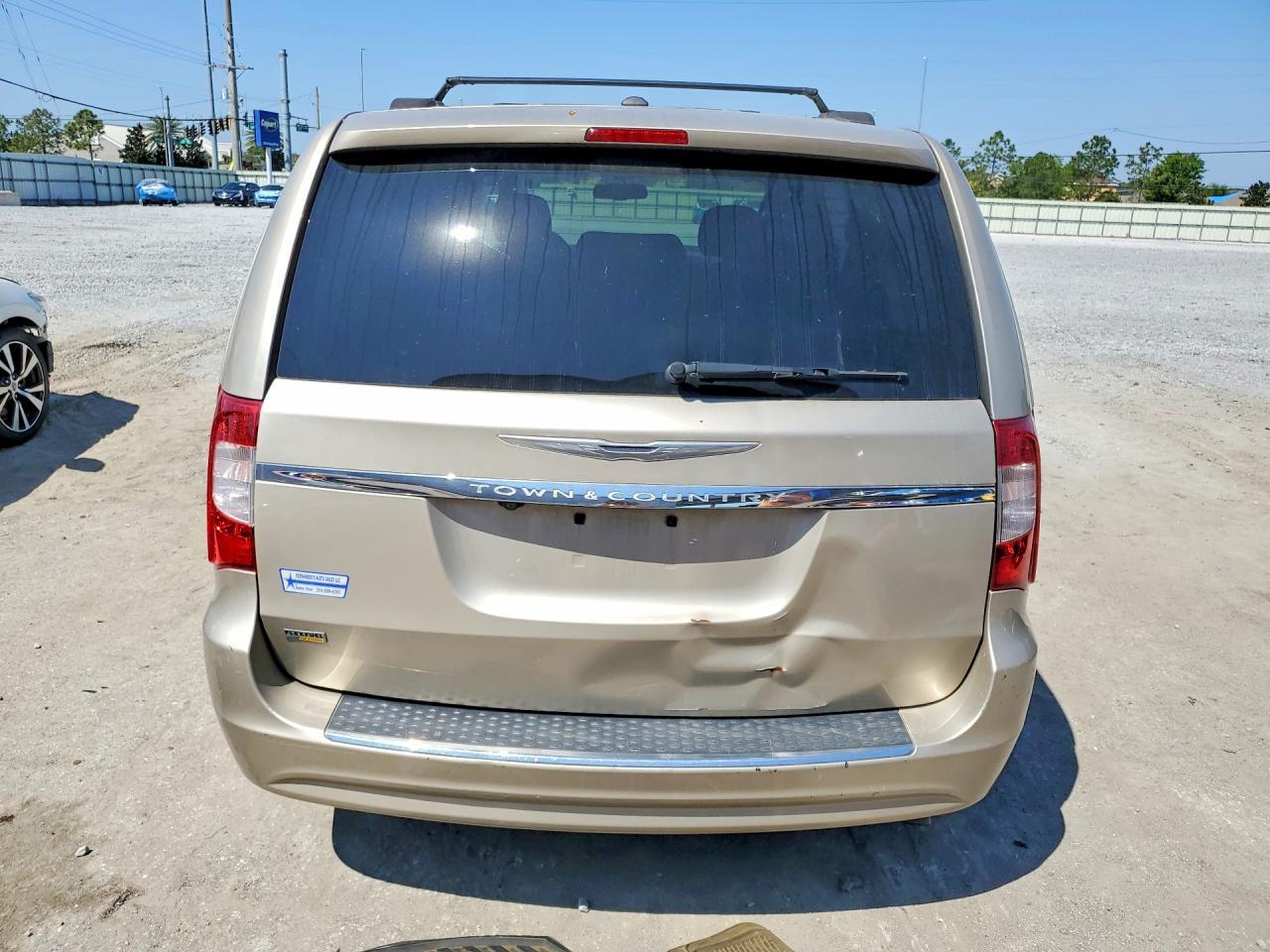 2016 Chrysler Town & Country Touring - Image 6
