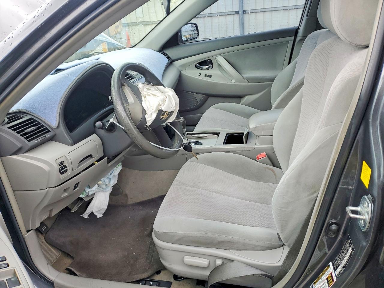 2011 Toyota Camry Le - Image 7