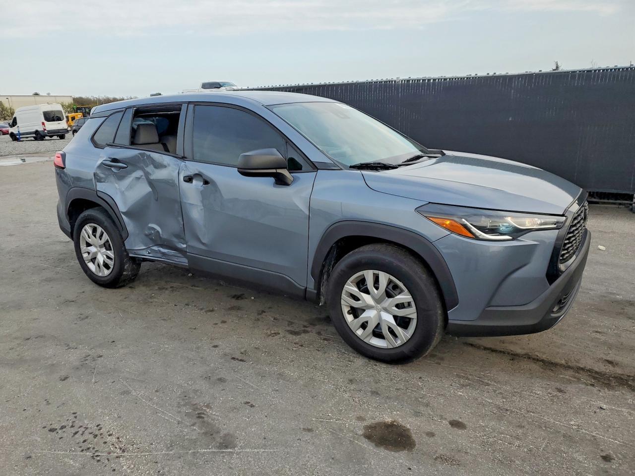 2022 Toyota Corolla Cross L - Фото 4