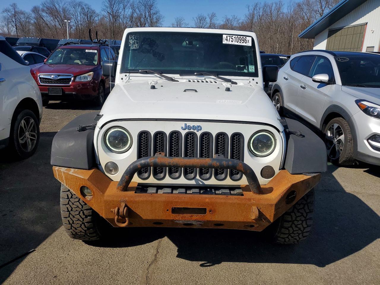 2015 Jeep Wrangler Unlimited Sahara - Image 5