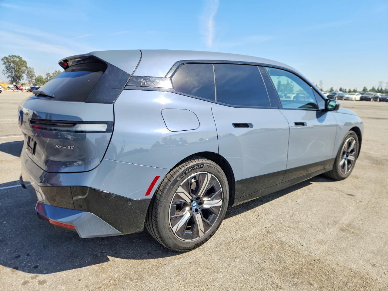 2023 BMW Ix xDrive50 - Фото 3