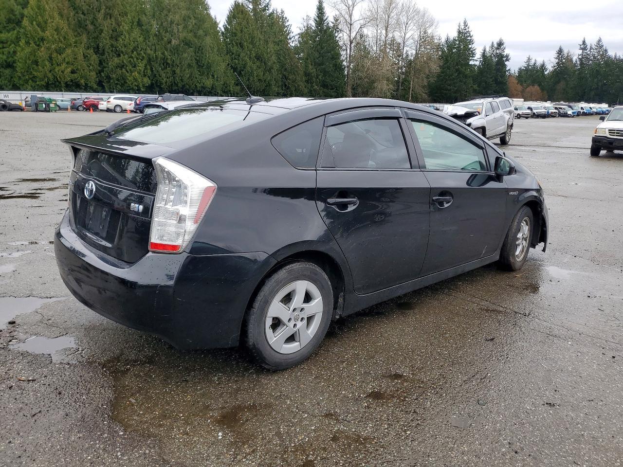 2011 Toyota Prius Three - Фото 3