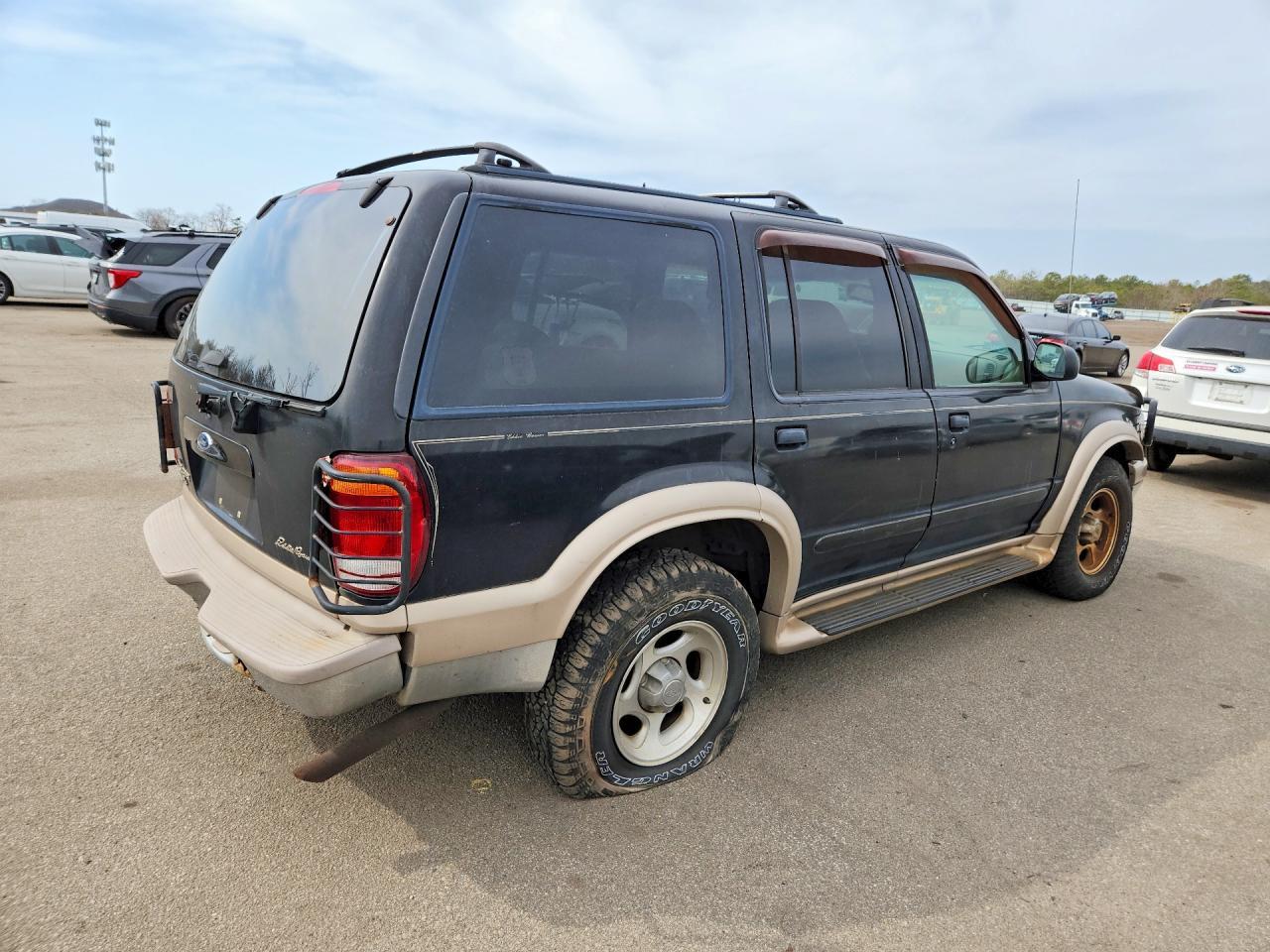 2000 Ford Explorer Eddie Bauer - Фото 3