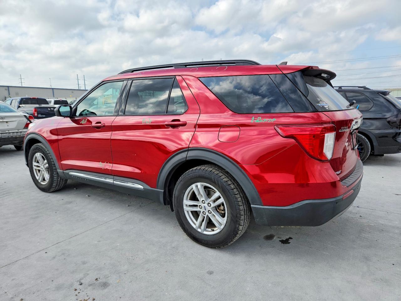 2021 Ford Explorer Xlt - Фото 2