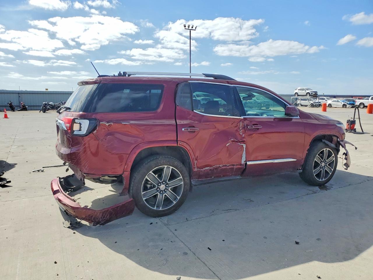 2018 GMC Acadia Denali - Фото 3