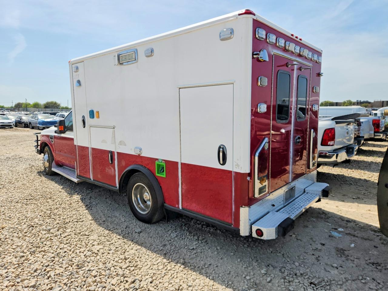 2010 Ford F350 Super Duty Ambulance - Фото 2