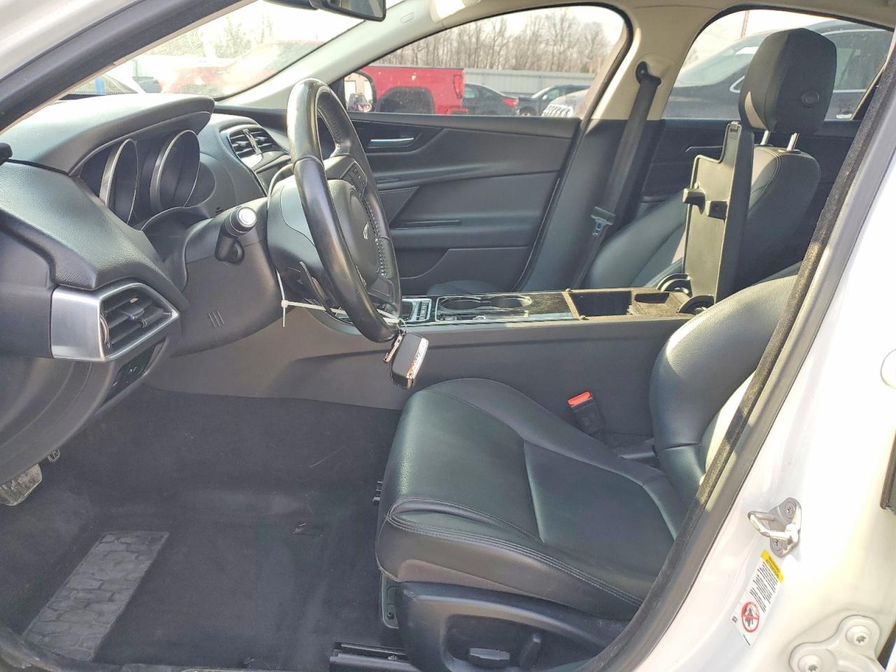 2017 Jaguar Xe - Image 7