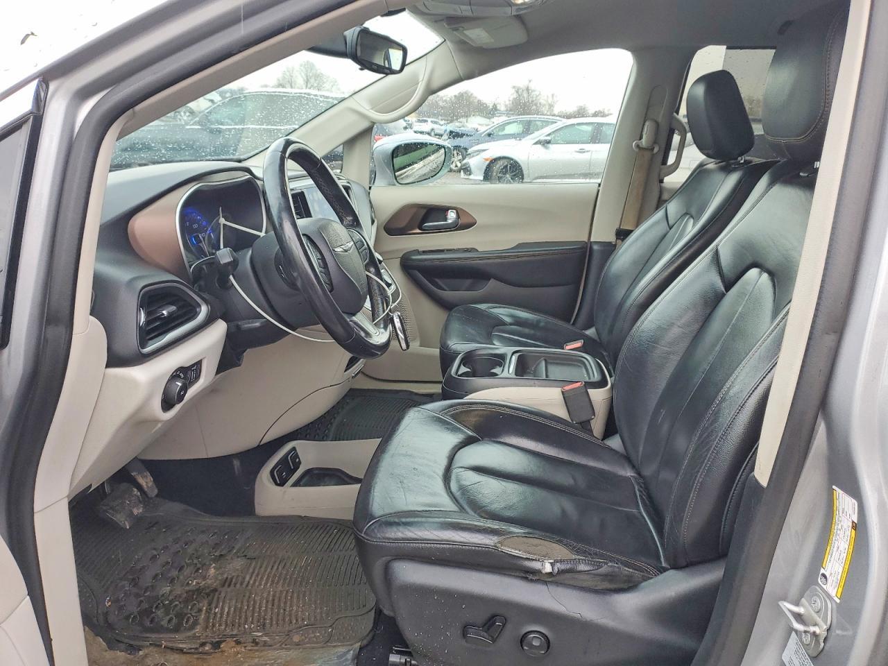 2017 Chrysler Pacifica Touring L - Image 7