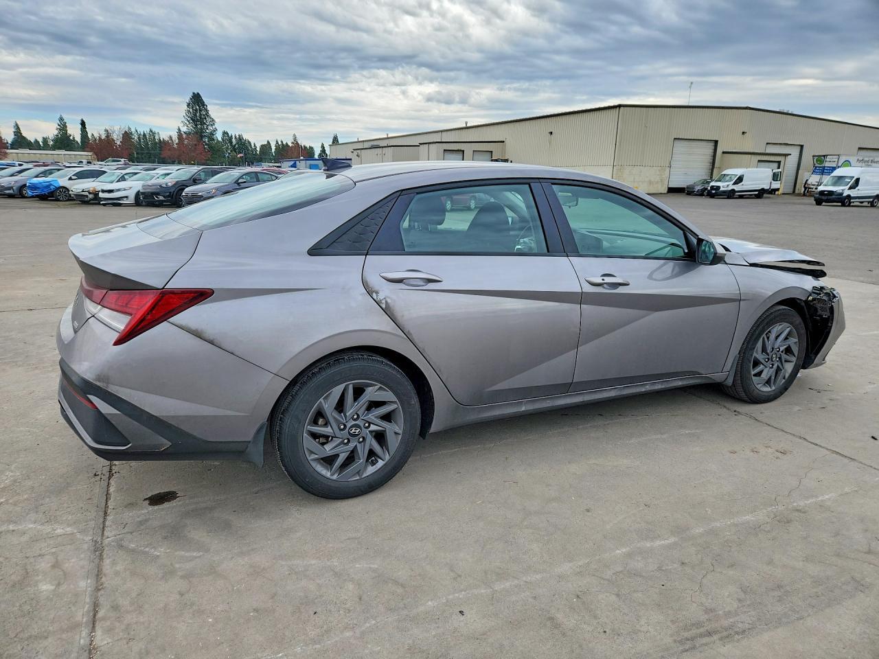 2024 Hyundai Elantra Hybrid Blue - Фото 3