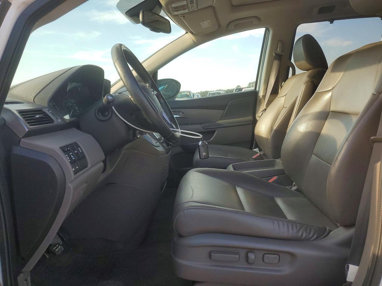 2014 Honda Odyssey Touring - Image 7