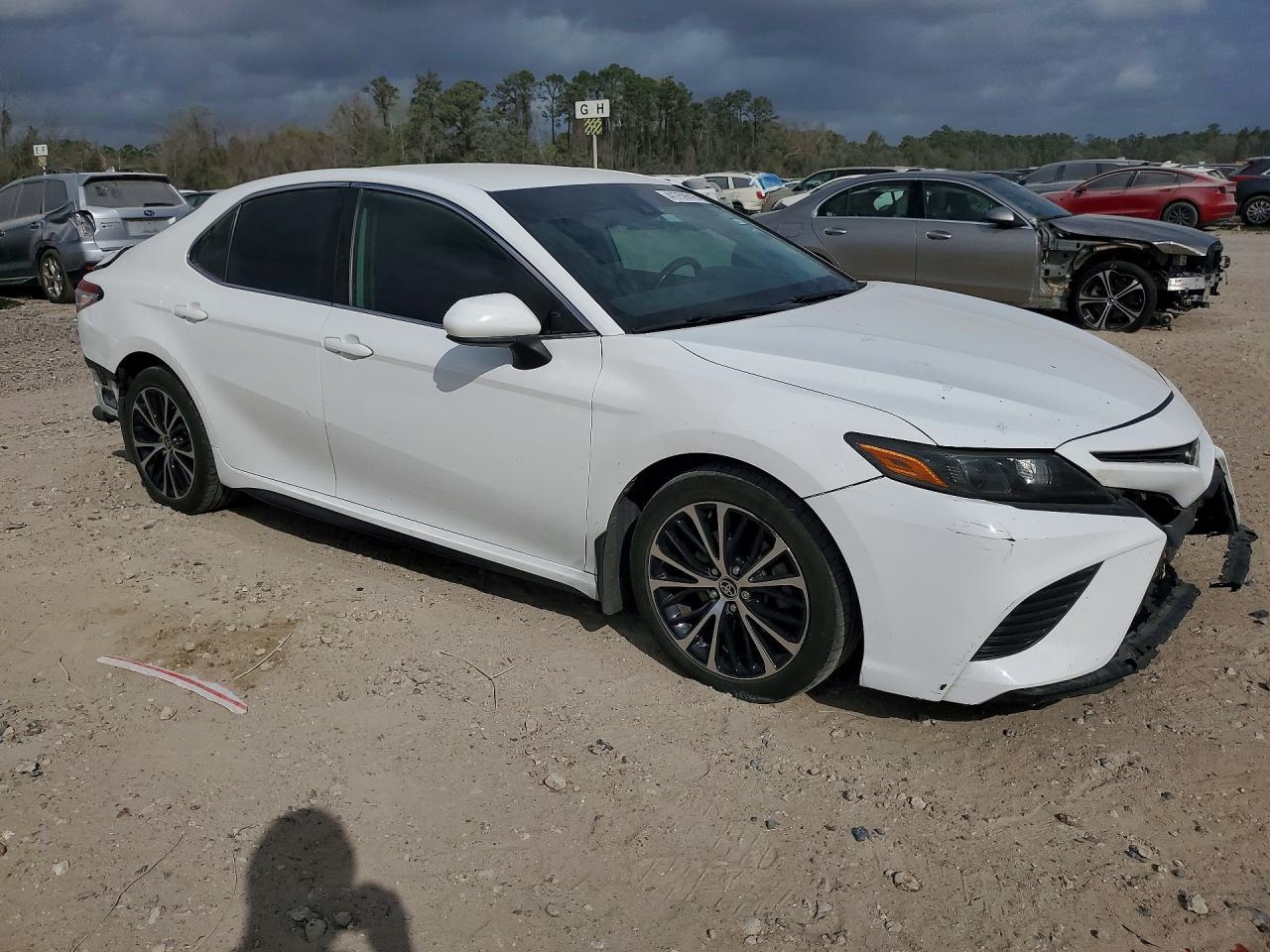 2020 Toyota Camry Se - Фото 4