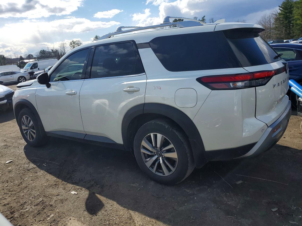 2023 Nissan Pathfinder Sl - Фото 2