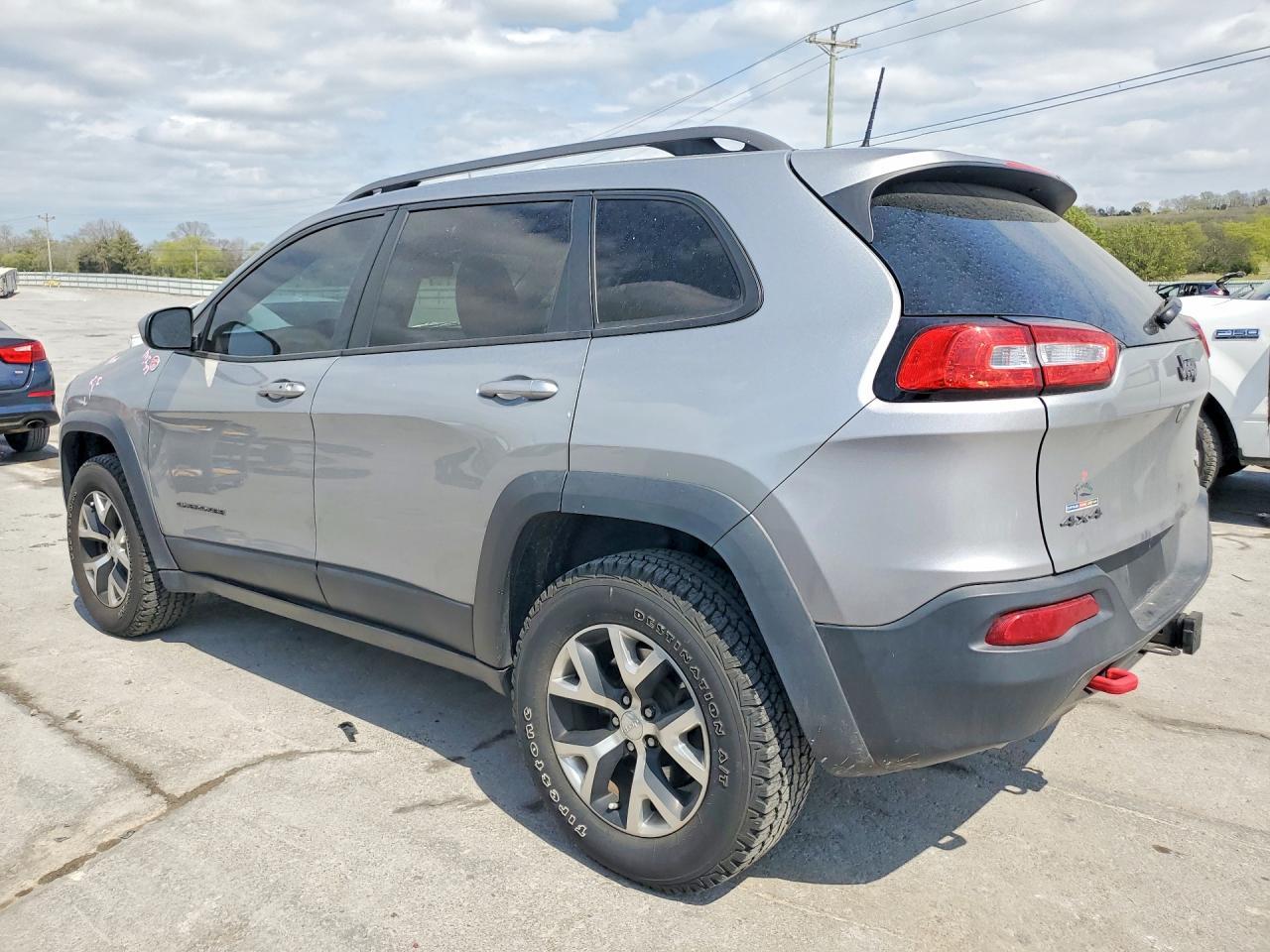 2017 Jeep Cherokee Trailhawk - Image 2