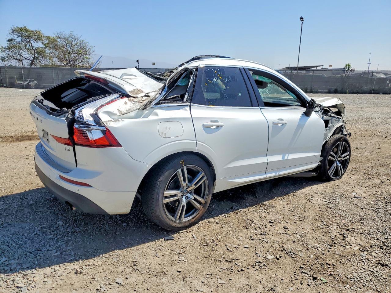 2020 Volvo Xc60 T5 Momentum - Image 3