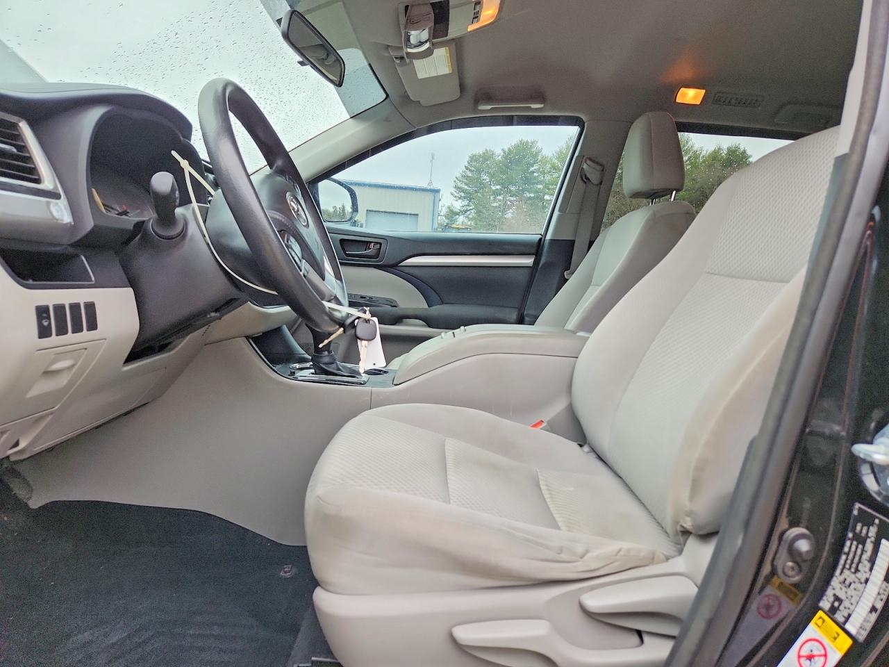 2014 Toyota Highlander Le - Image 7