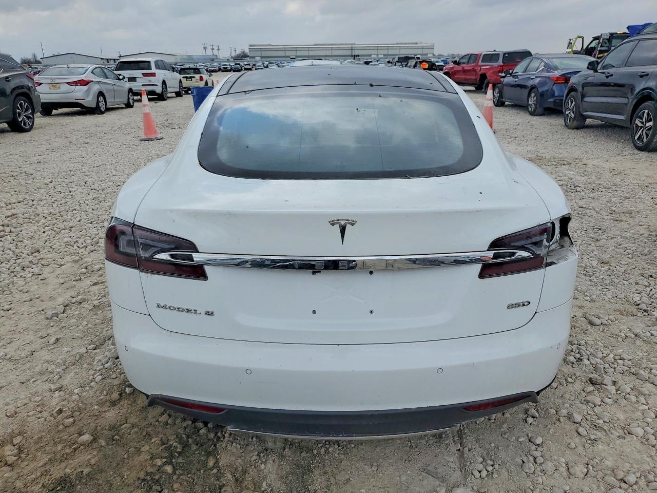 2015 Tesla Model S 85D - Image 6