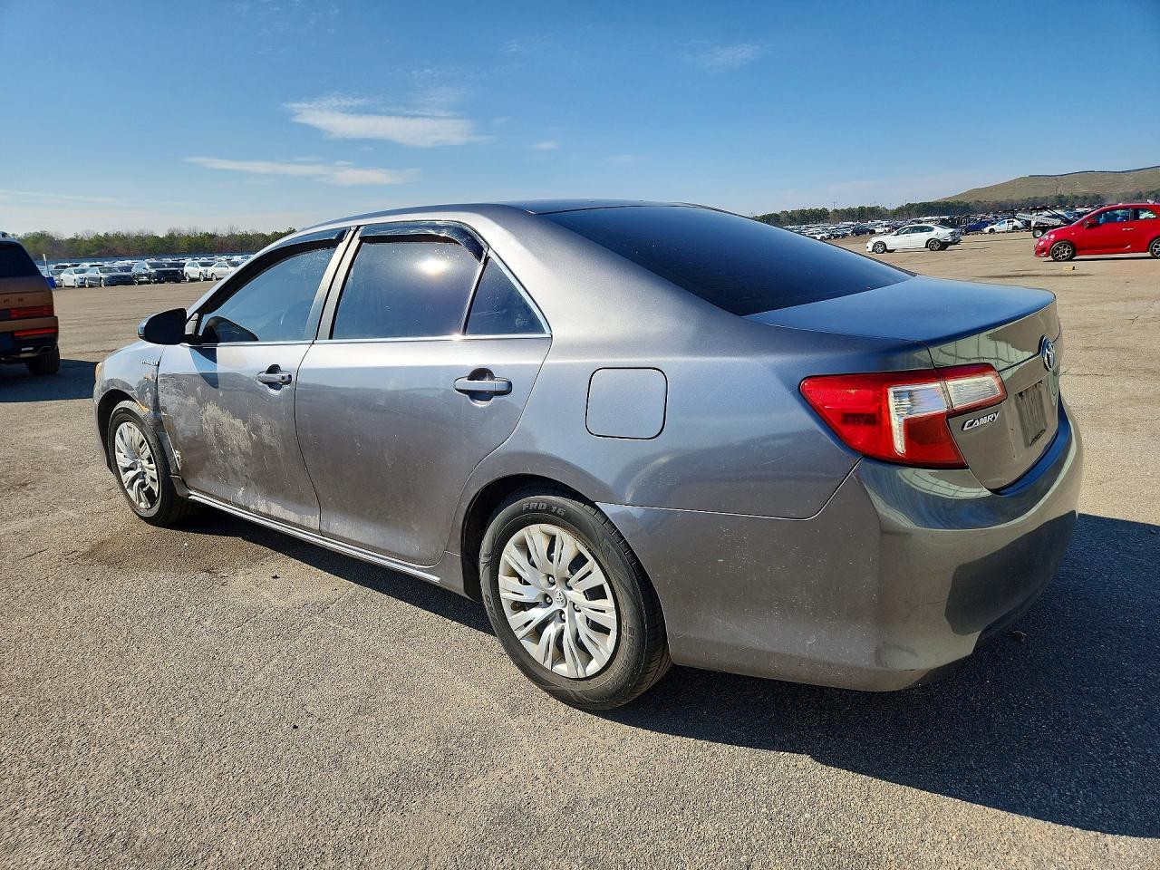 2014 Toyota Camry Hybrid Le - Фото 2