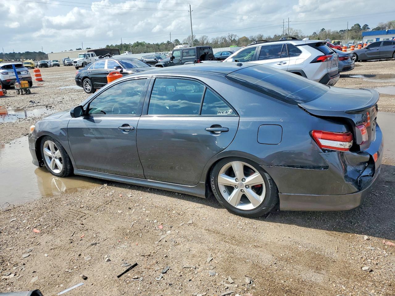 2011 Toyota Camry Se - Фото 2