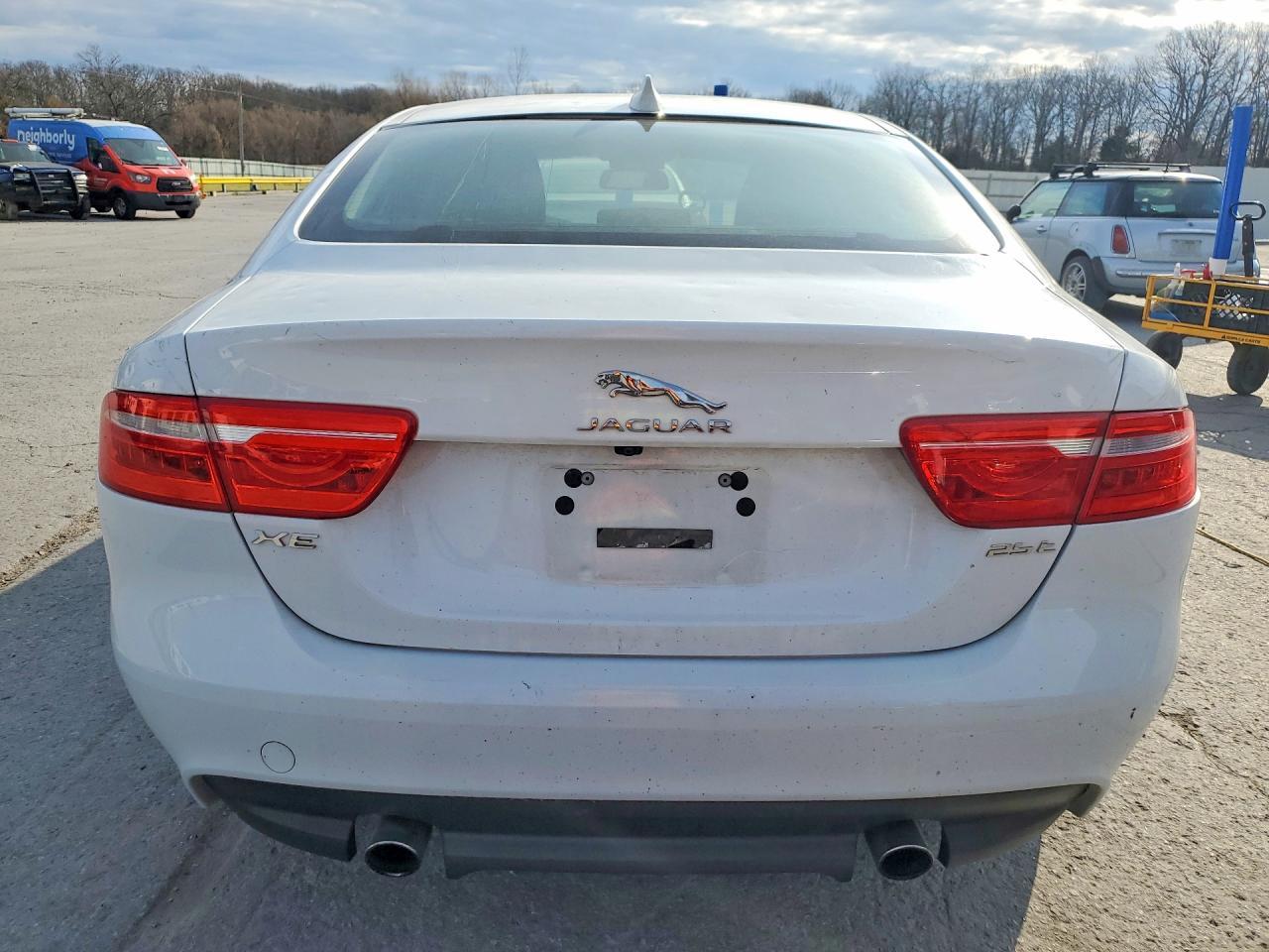 2017 Jaguar Xe - Image 6