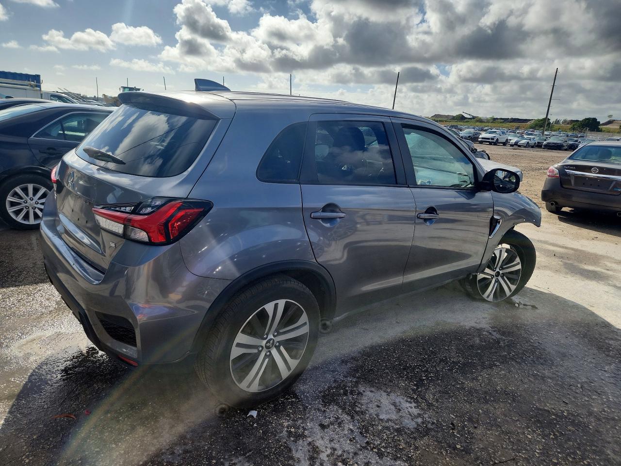 2021 Mitsubishi Outlander Sport Se - Фото 3