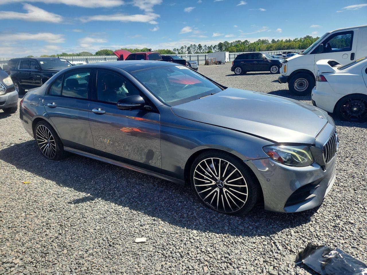 2019 Mercedes-Benz E 300 - Фото 4