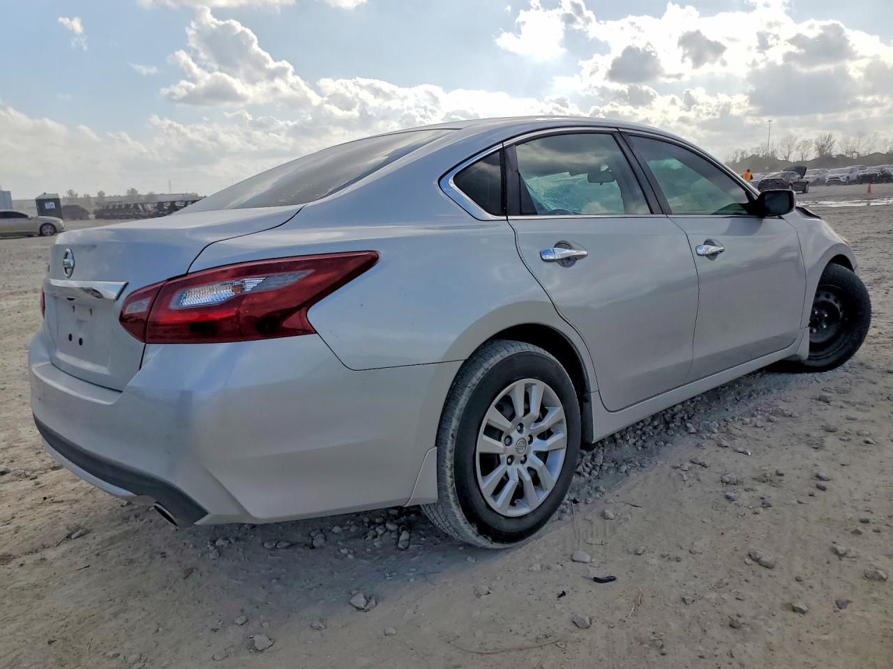 2018 Nissan Altima 2.5 S - Фото 3