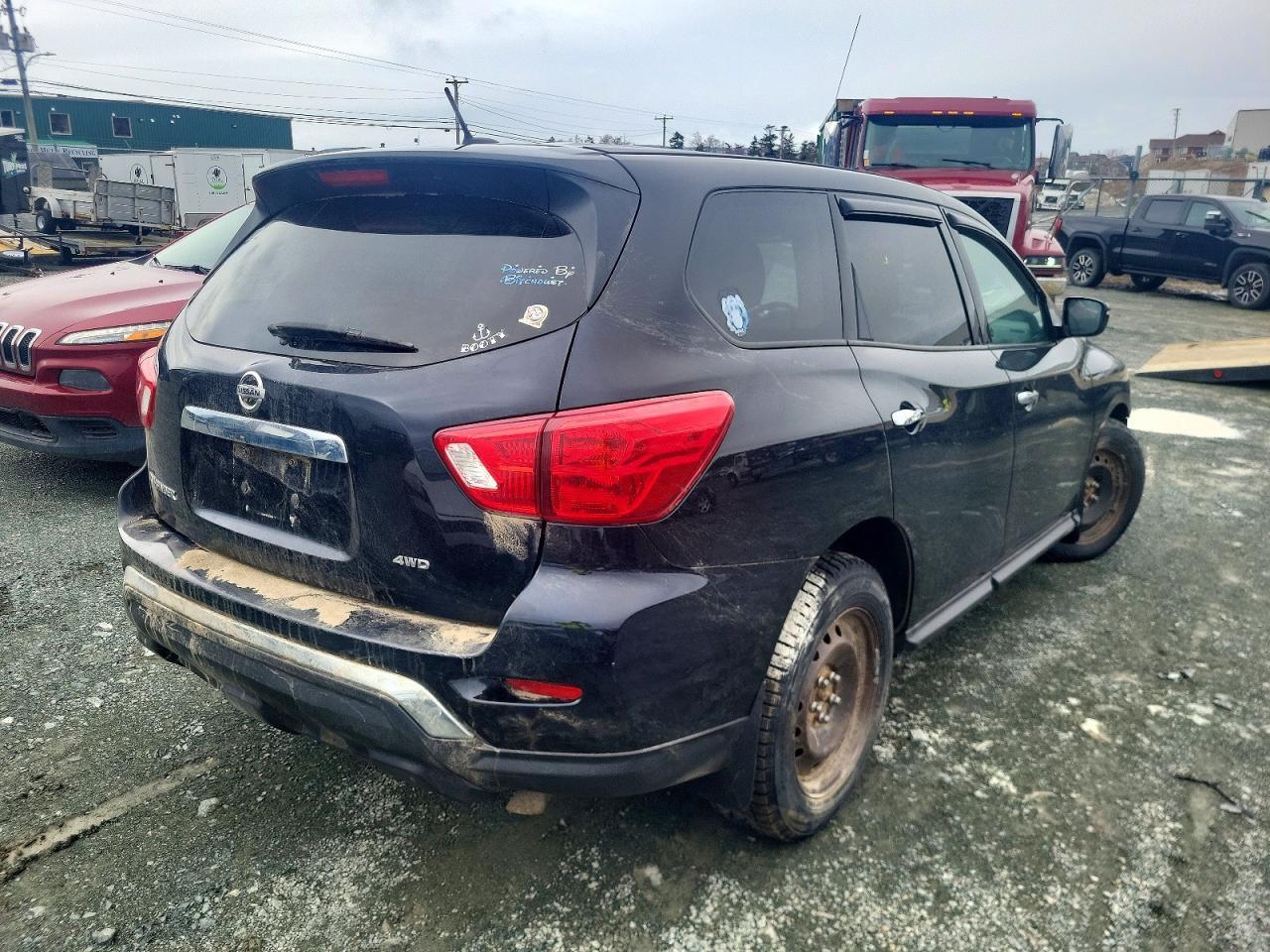 2018 Nissan Pathfinder S - Image 3