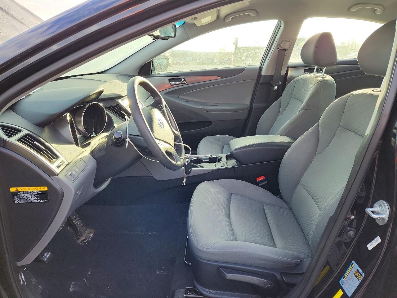 2013 Hyundai Sonata Hybrid Base - Image 7