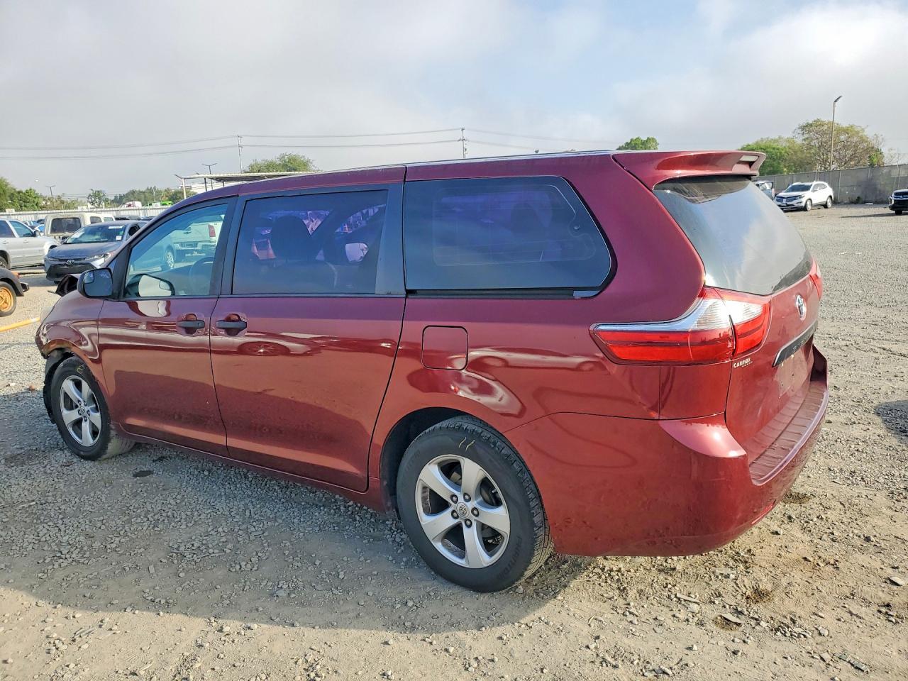 2017 Toyota Sienna L 7-Passenger - Фото 2