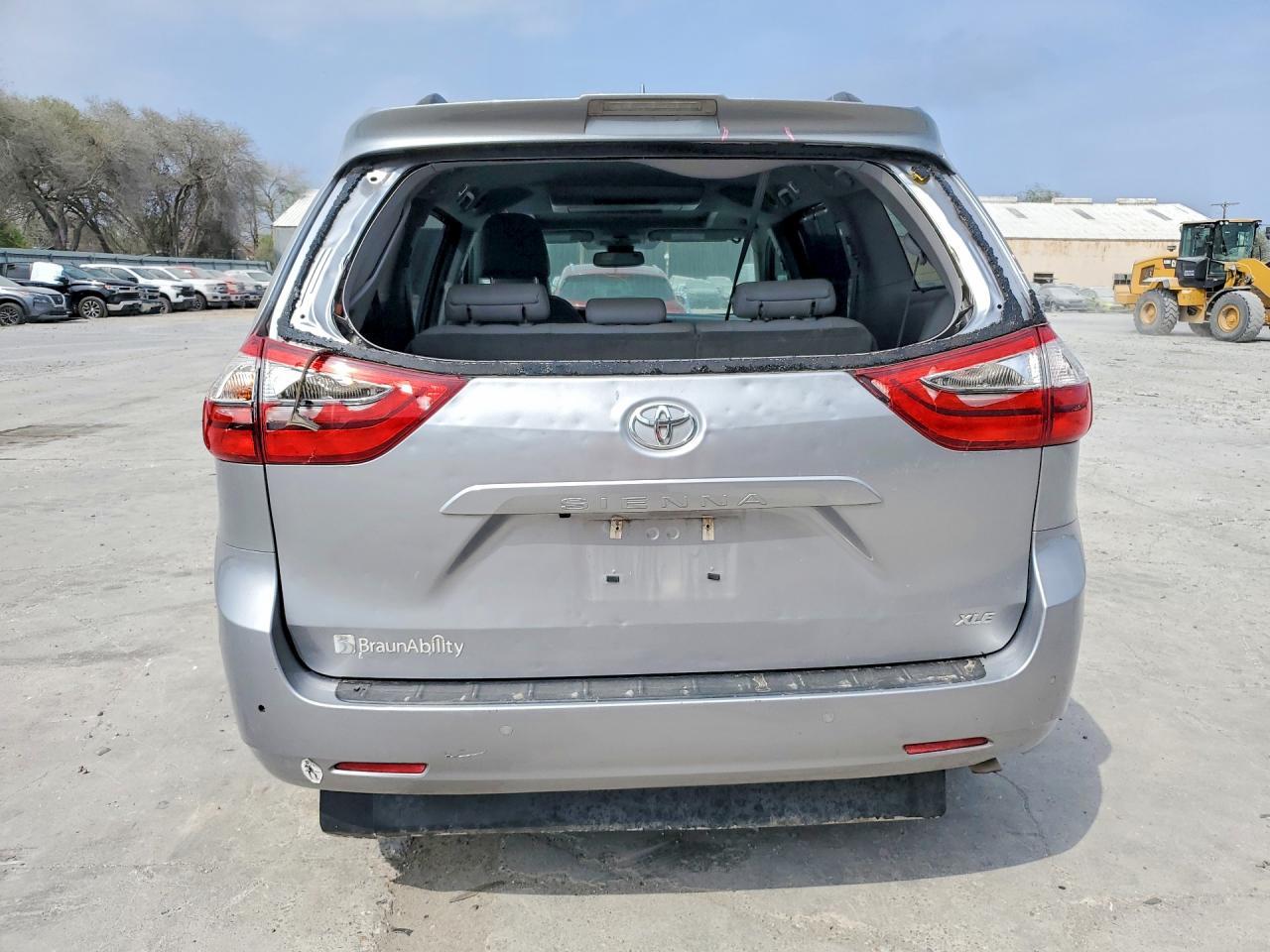 2018 Toyota Sienna Xle Premium 8-Passenger - Фото 6