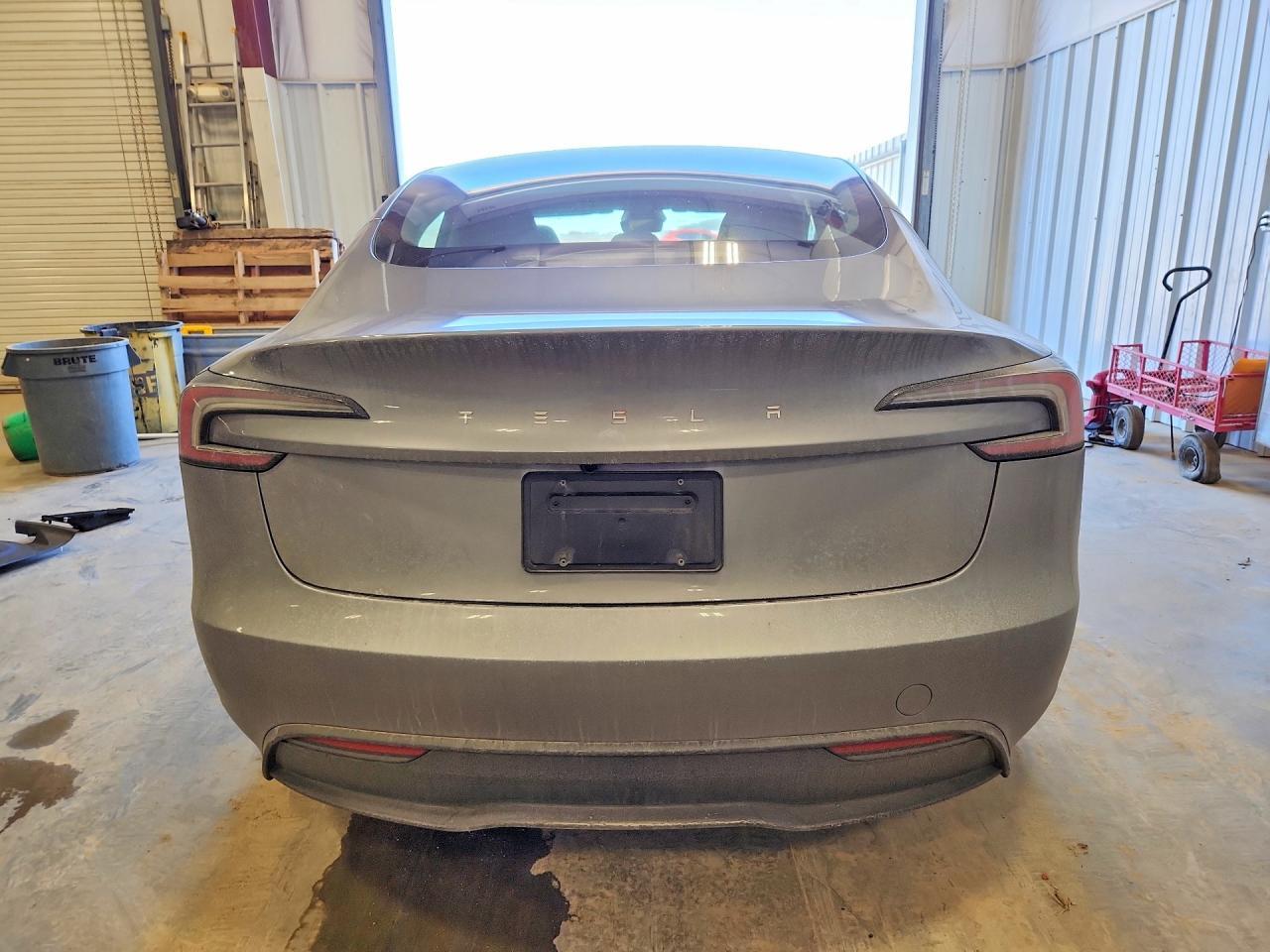 2025 Tesla Model 3 - Фото 6