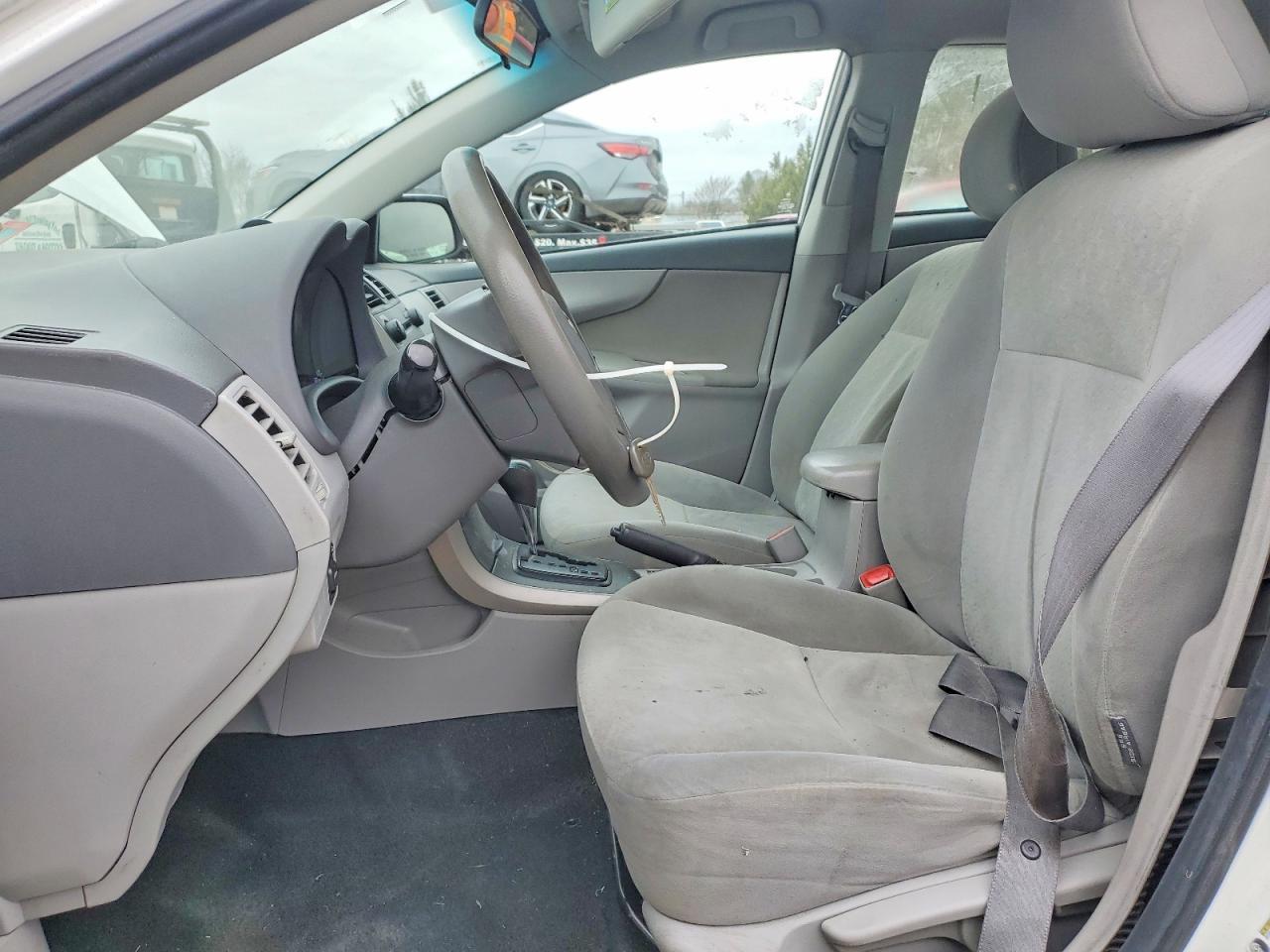 2009 Toyota Corolla Le - Image 7