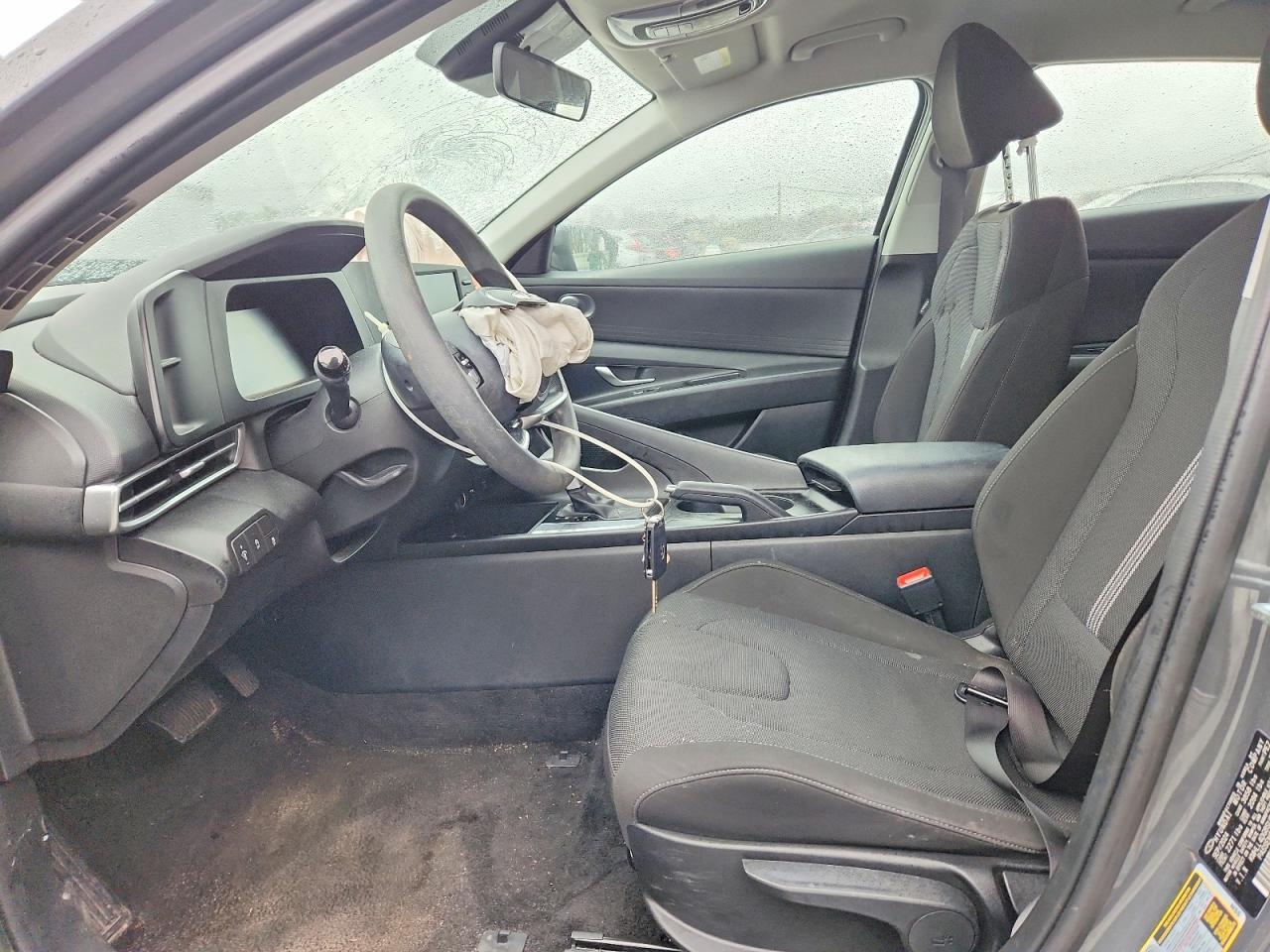 2025 Hyundai Elantra Se - Image 7