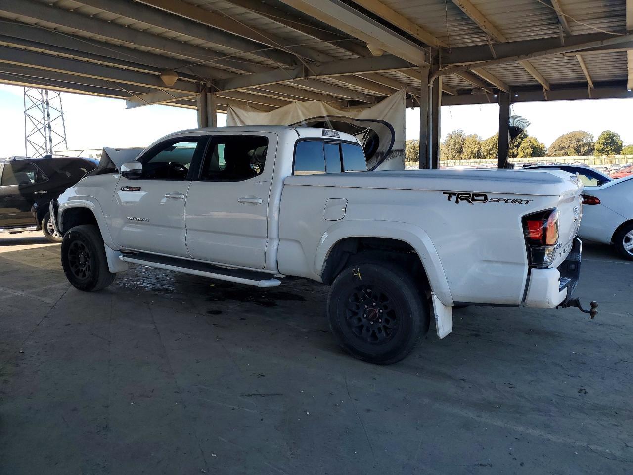 2016 Toyota Tacoma Trd Sport - Image 2
