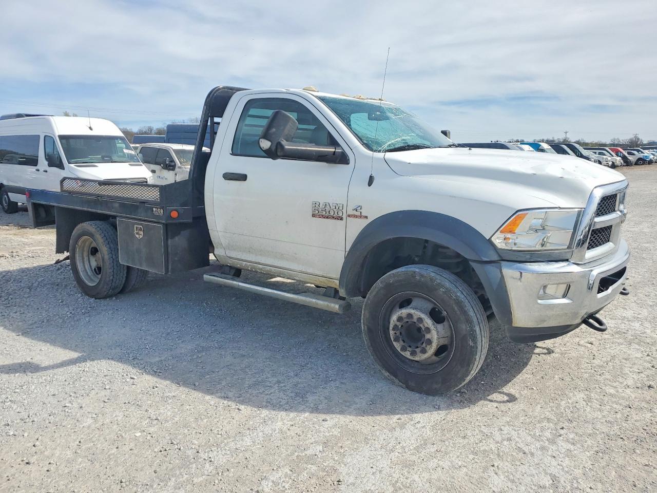 2016 Ram 5500 Flatbed Truck - Фото 4