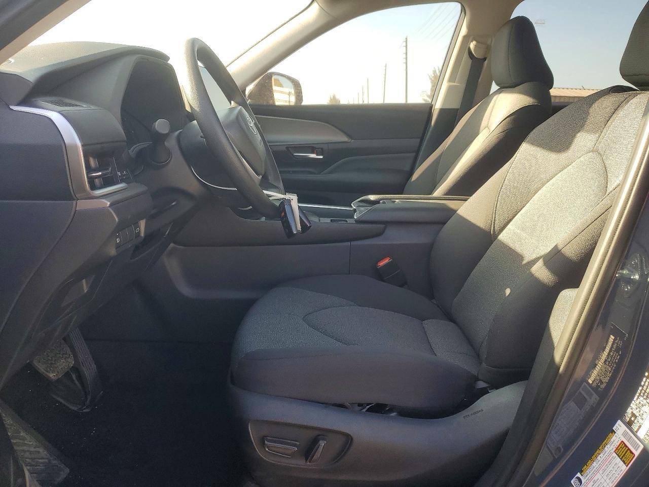 2025 Toyota Grand Highlander Le - Image 7