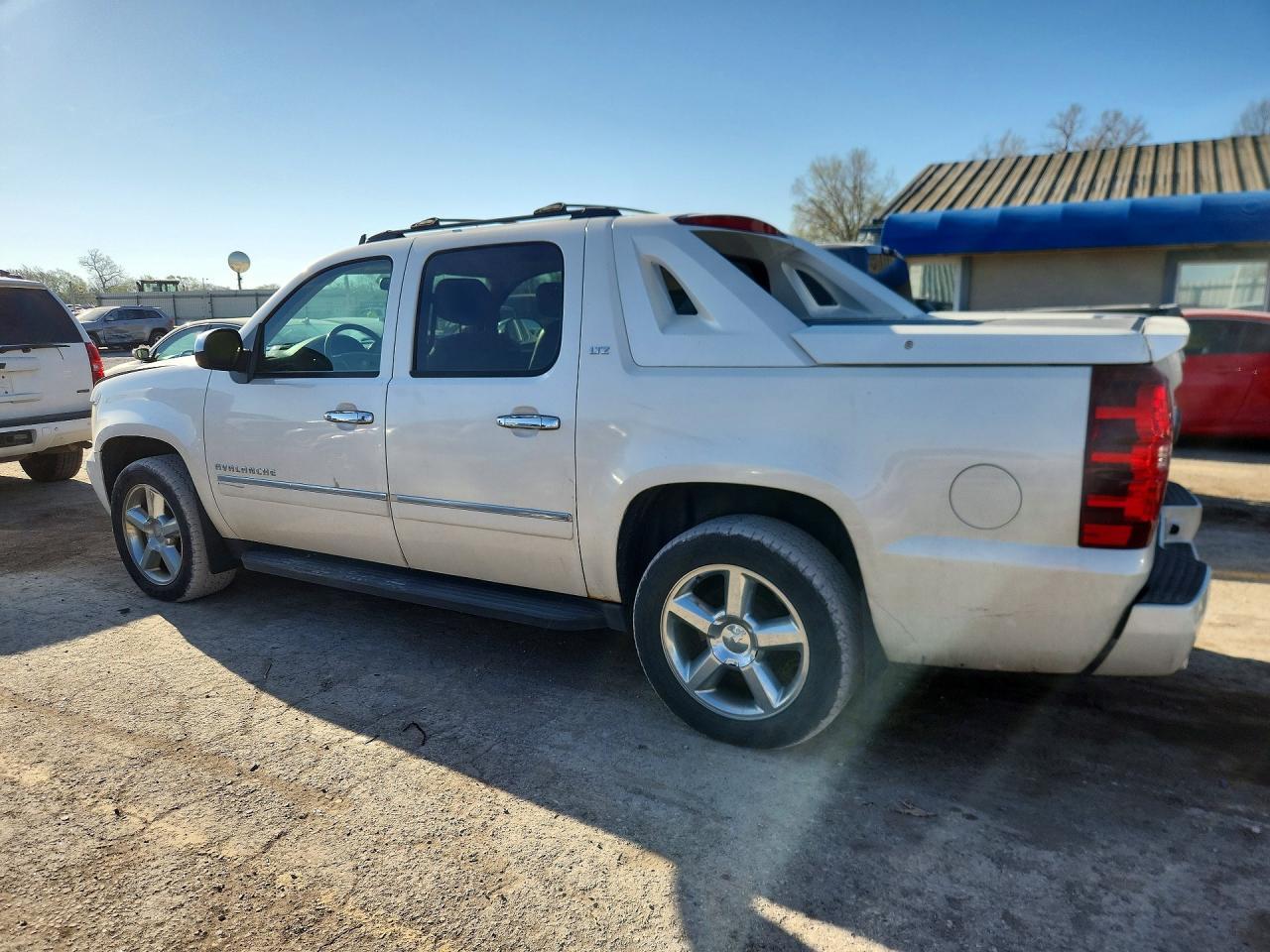 2011 Chevrolet Avalanche Ltz - Image 2