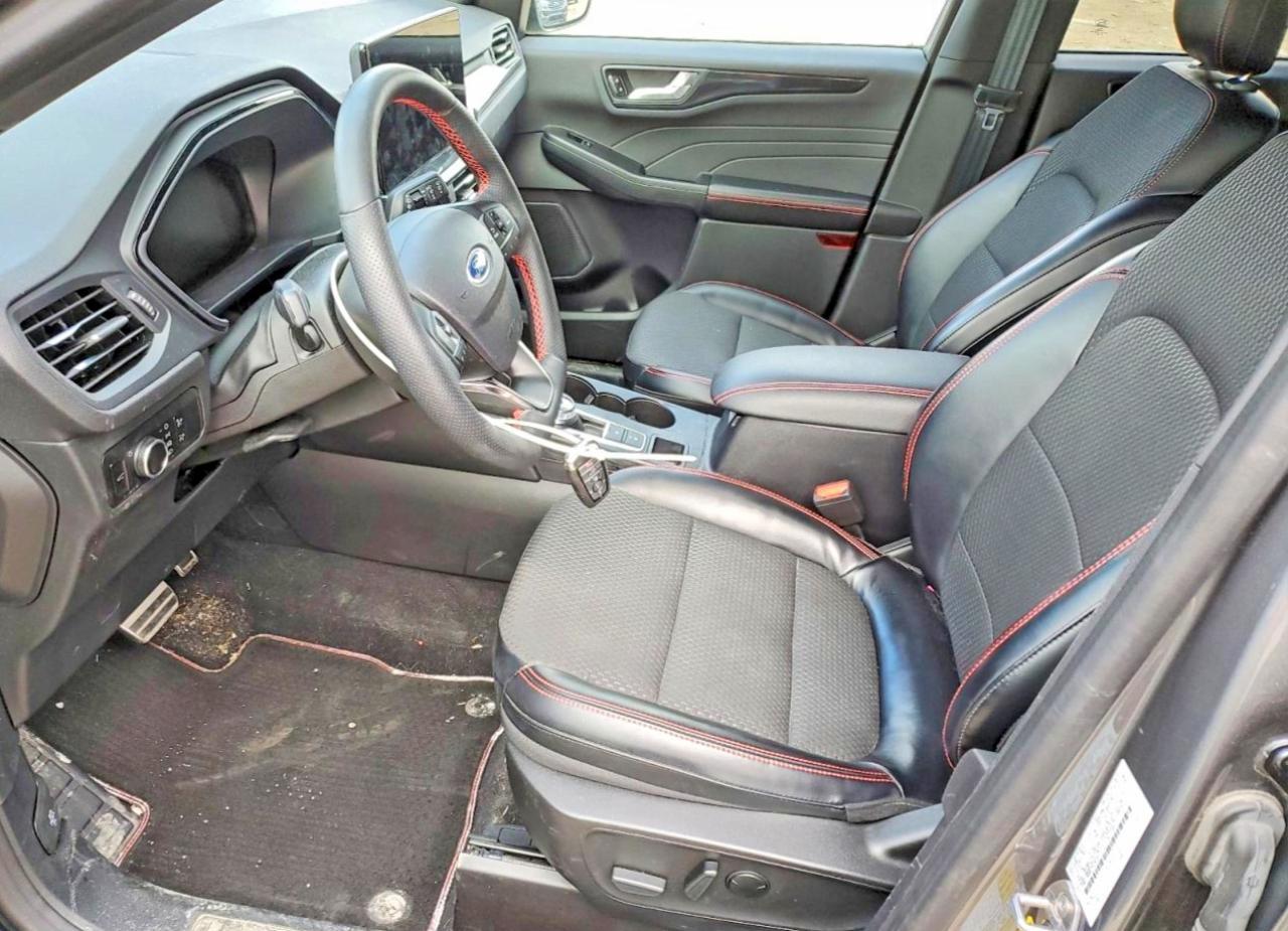 2023 Ford Escape St Line - Image 7