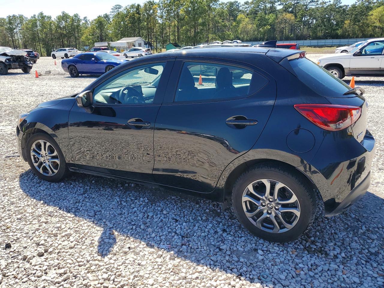 2020 Toyota Yaris Hatchback Le - Фото 2