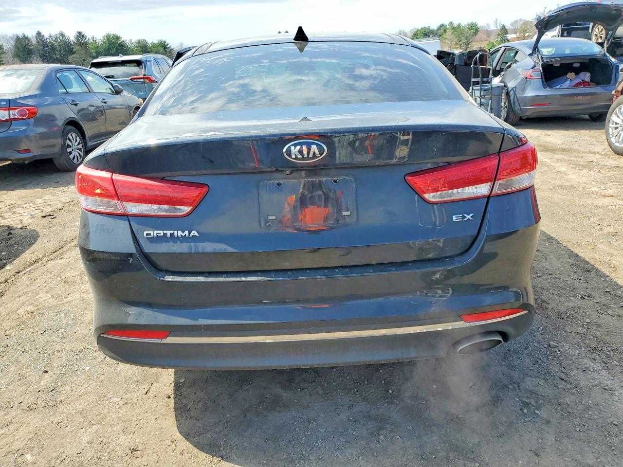 2017 Kia Optima Ex - Image 6