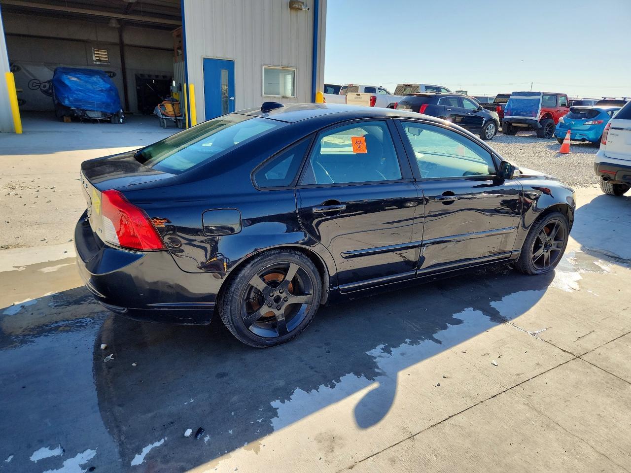 2010 Volvo S40 2.4I - Фото 3