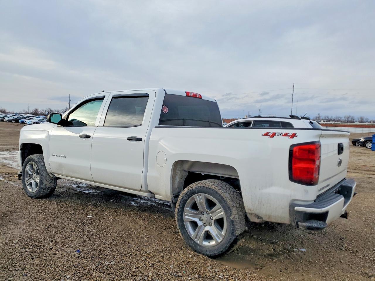 2018 Chevrolet Silverado K1500 Custom - Фото 2
