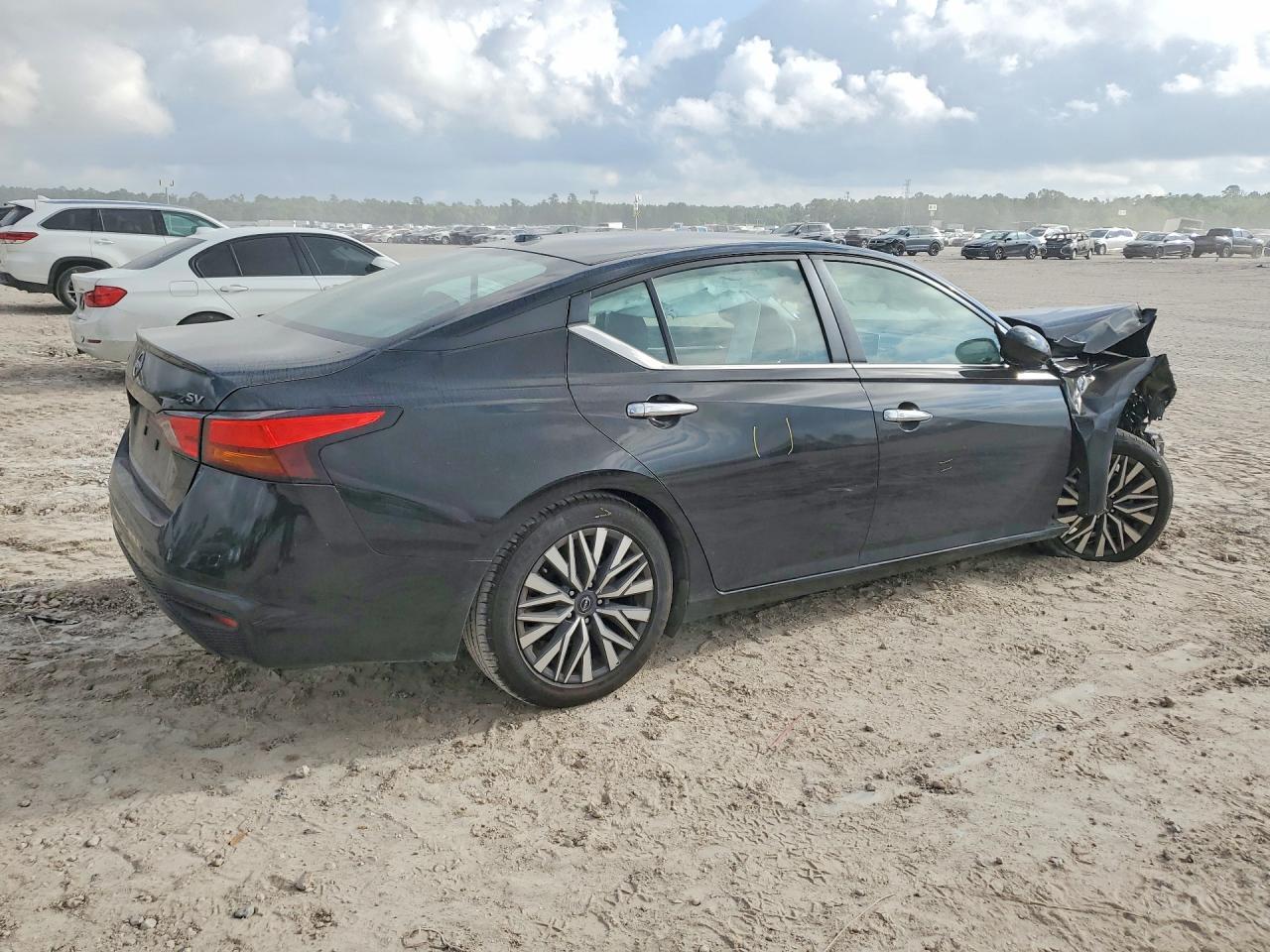 2023 Nissan Altima 2.5 Sv - Image 3