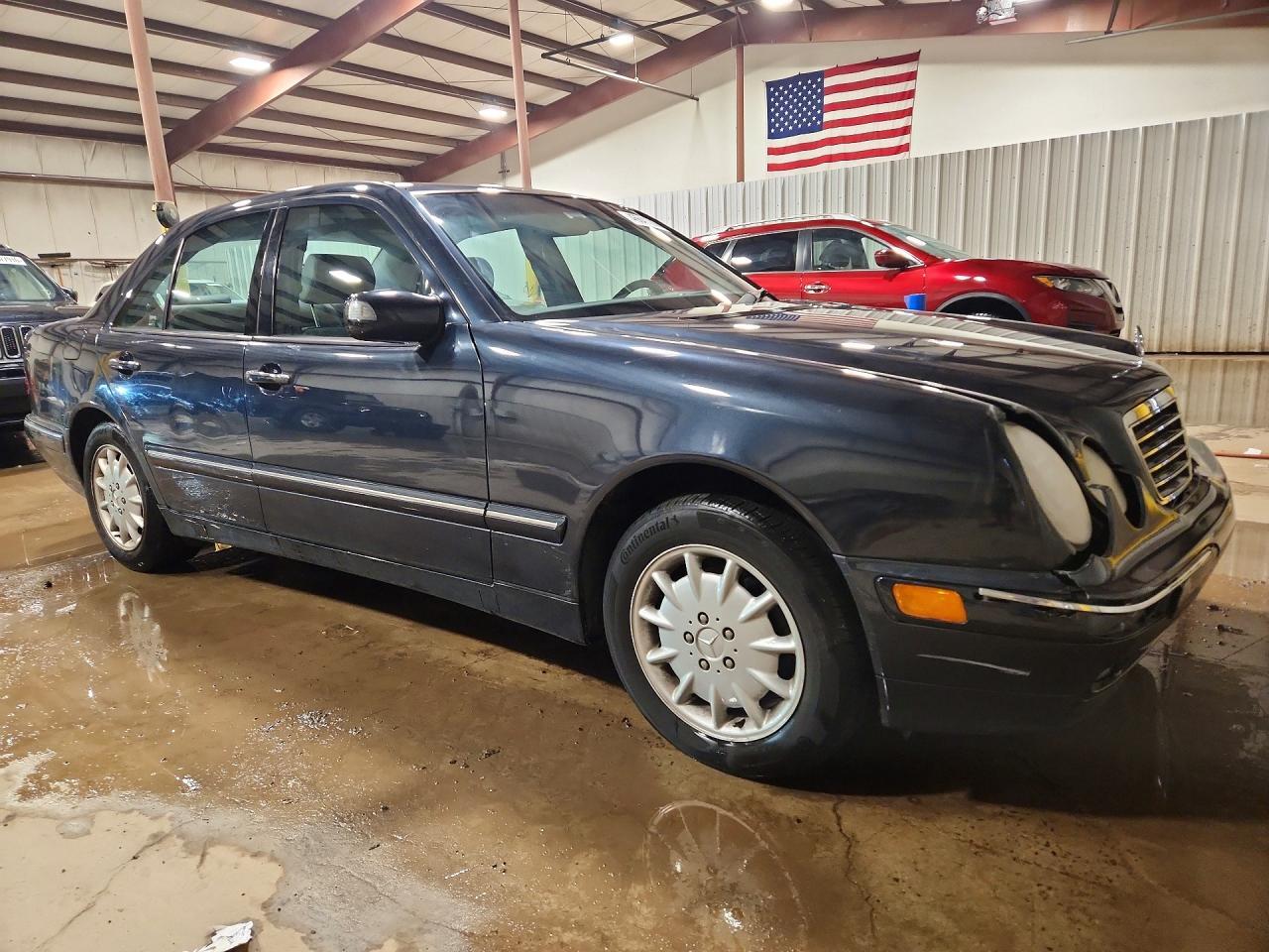2000 Mercedes-Benz E 320 4Matic - Image 4