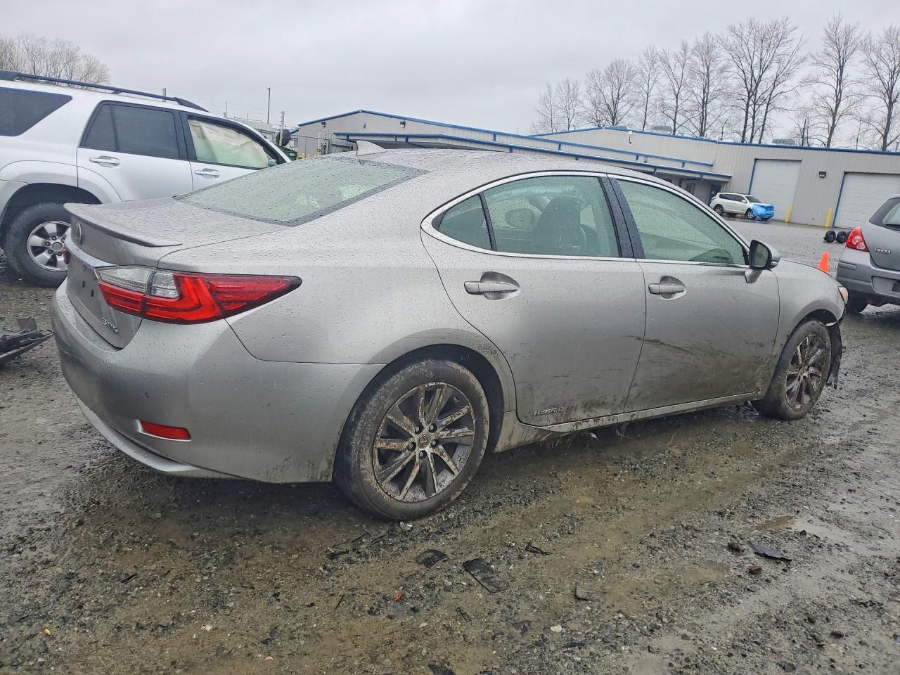 2017 Lexus Es 300H Base - Фото 3