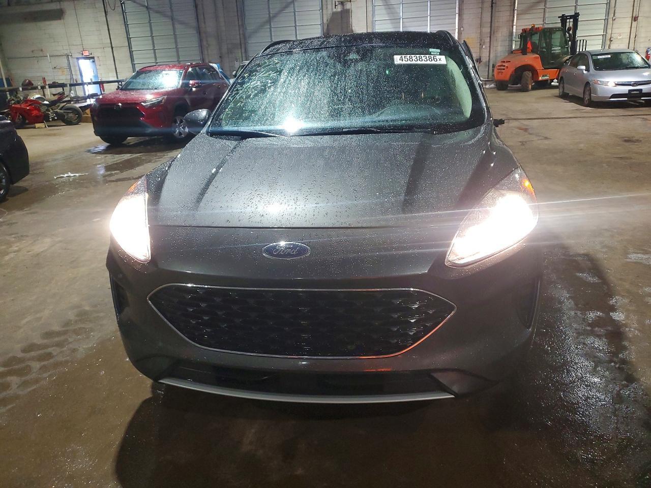 2020 Ford Escape Se - Фото 5