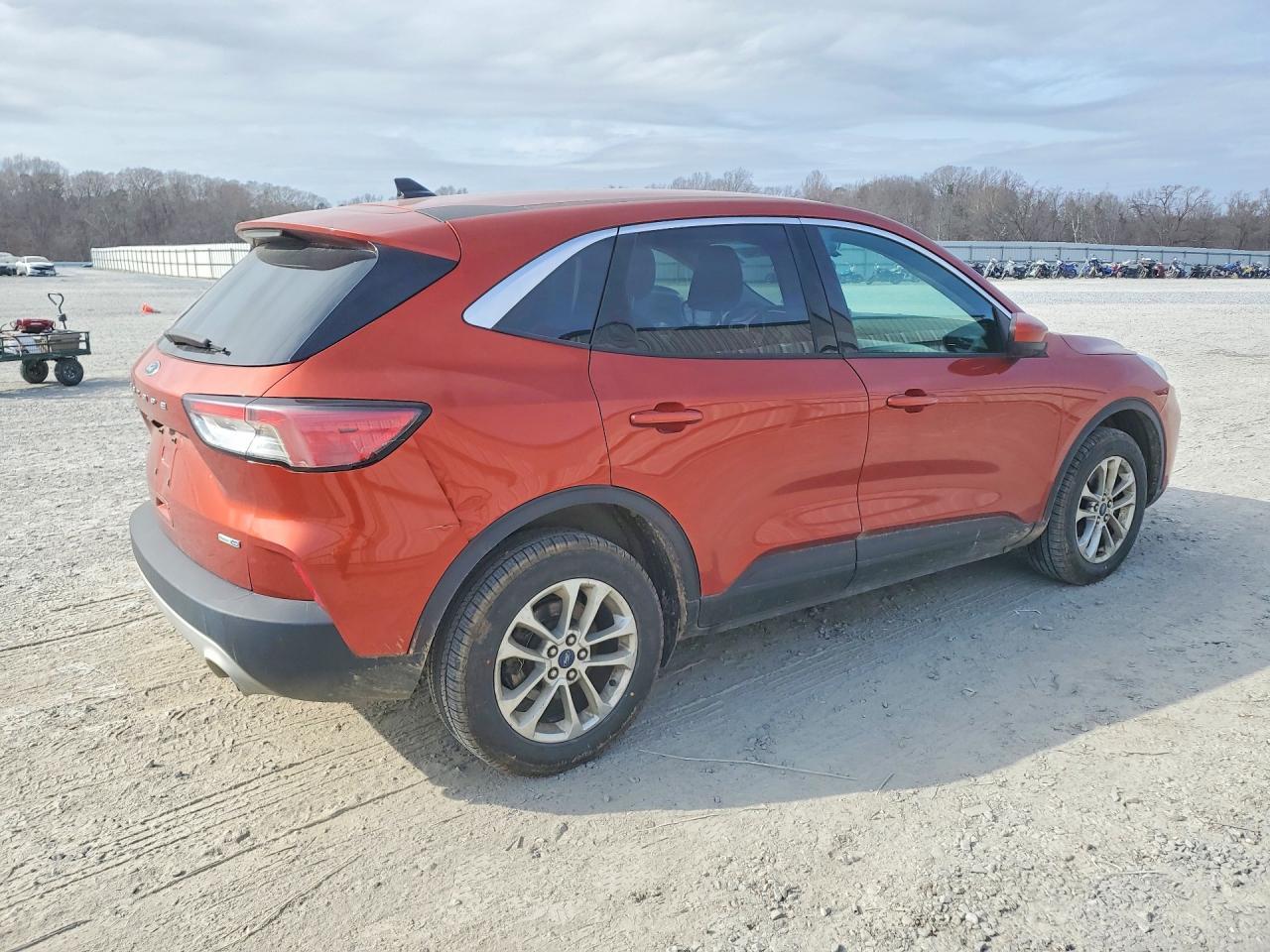 2020 Ford Escape Se - Фото 3