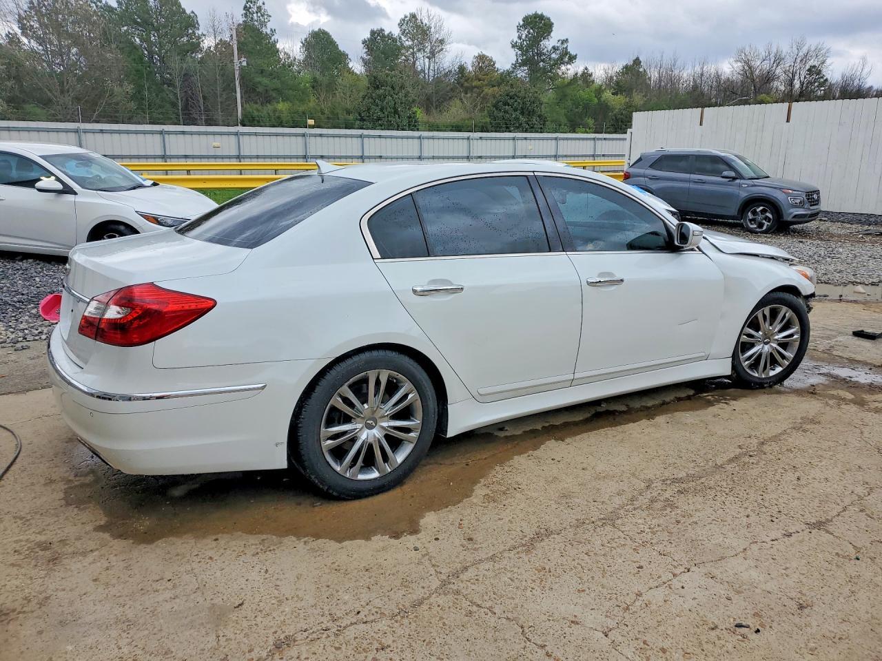 2012 Hyundai Genesis 3.8L V6 - Image 3